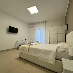 four-rooms-naxos.sicilyhotelsitaly.net/